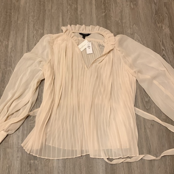 Banana Republic top with matching camisole - Picture 4 of 13